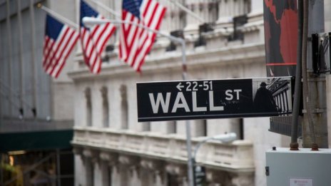 Технологичните акции дърпат Wall Street нагоре