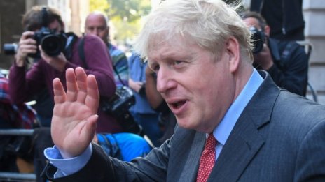 Джонсън: Работете от вкъщи по възможност 