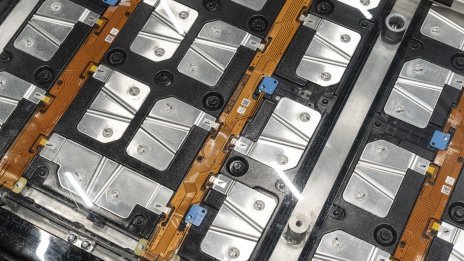 Китай подкрепя разработката на твърдотелни батерии с фонд за над 800 млн. долара