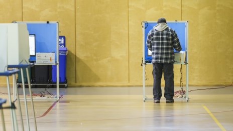 Избирателите в много страни са скептични към демокрацията