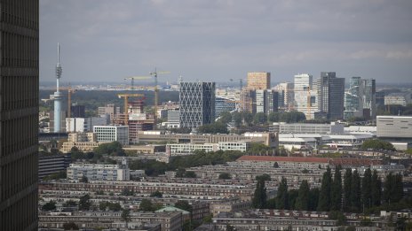 Ами ако си построим дом сами, или как младежите на Амстердам се борят с жилищната криза