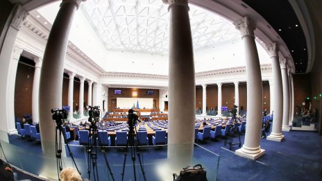 Парламентът прие удължителния закон за бюджета на първо четене