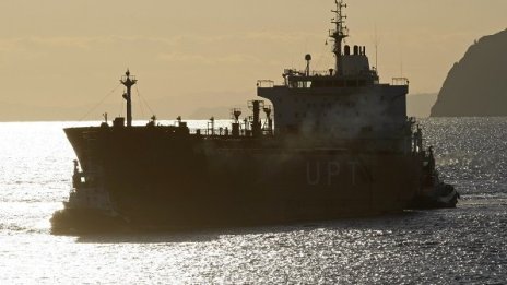 Иран все още се сблъсква с ограничения в износа на петрол