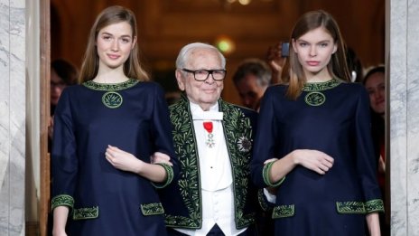 Пиер Карден продава компанията си от четвърт век... но не съвсем