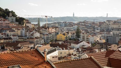Чужденците плащат два пъти повече от местните за покупка на жилище в Португалия