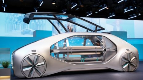 И Renault се похвали с кола без волан и педали