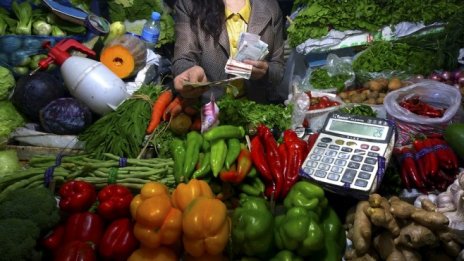 По-ниските разходи за храна и транспорт отново дърпат инфлацията надолу