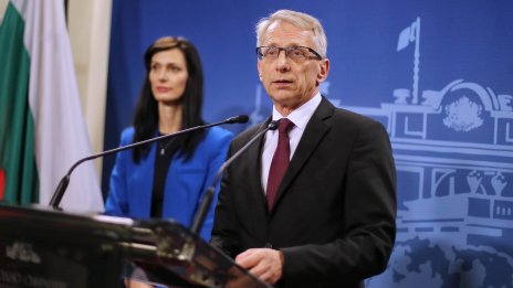 Денков и Габриел ще обсъдят оставката на вътрешния министър