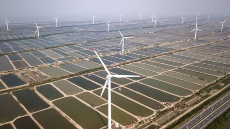 Китай може да увеличи капацитета си на възобновяема енергия с 52% през 2020 г.