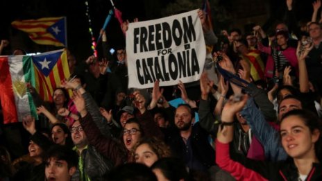 Вицепремиерът на Испания поема контрола над Каталуния* 