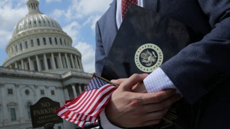 Камарата в САЩ одобри временен бюджет, за да не блокира работата на правителство