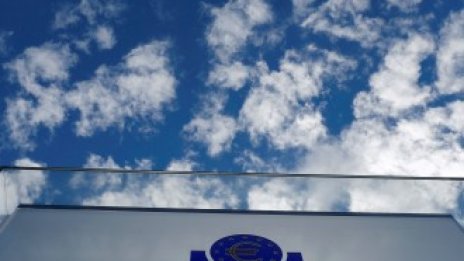 Прекомерният риск и намаляващата доходност на банките помрачават растежа на еврозоната