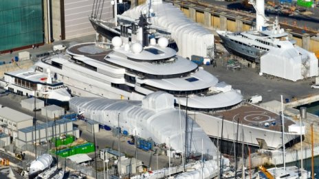Италия конфискува суперяхта, за която се предполага, че принадлежи на Путин