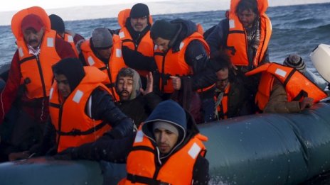 2016 г. обещава трудности, ако не се намери решение на бежанската криза