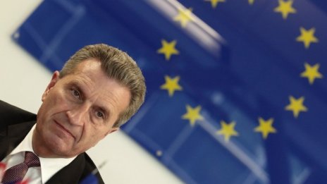 ЕС заплашва Варшава с безпрецедентна процедура заради спорен закон