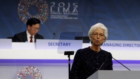 МВФ прогнозира отслабване на перспективите за ръст на глобалната икономика