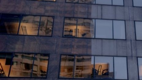 Растящите лихви подлагат на натиск бизнес имотите в САЩ и Великобритания