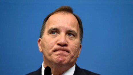 Премиерът на Швеция направи правителствени рокади, за да оцелее на поста