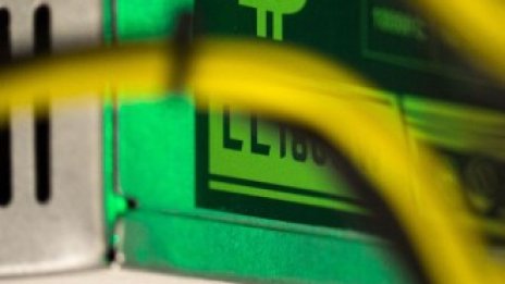 Сътресенията на финансовите пазари продължават да дърпат надолу биткойна