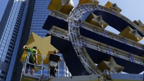 Икономическите нагласи в еврозоната се подобряват леко 