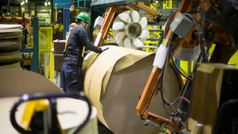 Индустриалното производство в България отчита спад през април