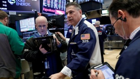 Червена реакция от Wall Street на решението на Фед да вдигне лихвите