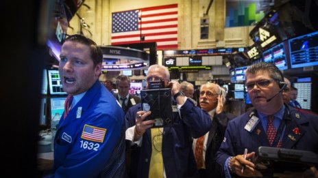 Индексите на Wall Street отстъпват с по 1% за отрицателно време*