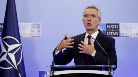 НАТО предложи подкрепа на съседи на Русия, докато Москва атакува Украйна на няколко фронта