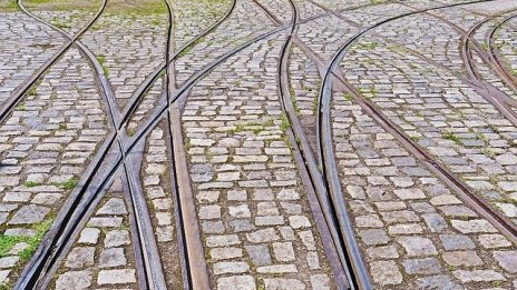 Автобуси да се движат по релсите на трамваите, предвиждат промени