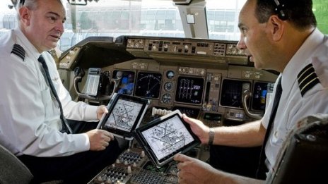 Американските пилоти сменят хартията с iPad 
