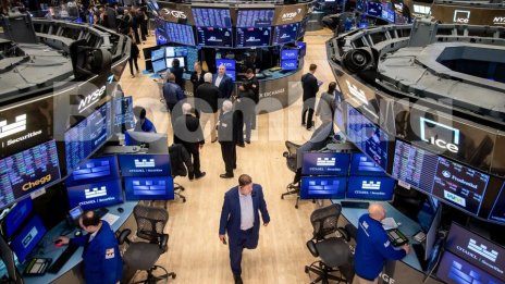 S&P 500 спадна под 5000 пункта за първи път от април 2024 г. 