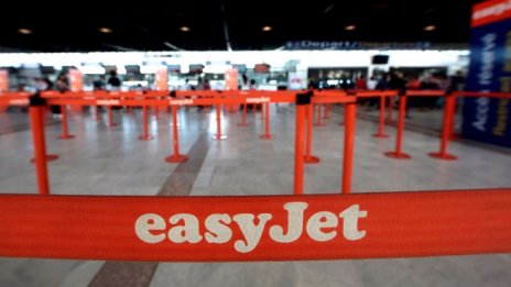 Печалбата на EasyJet се топи след трудна година за авиацията
