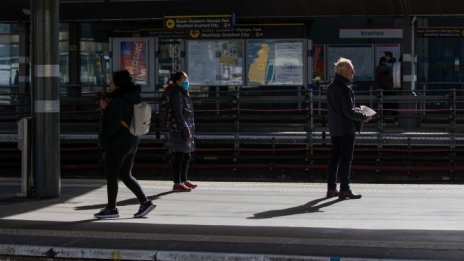 Великобритания се готви да „приспи“ икономиката, започвайки с метрото в Лондон