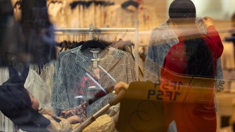 Потребителските настроения в САЩ се влошиха до шестмесечно дъно