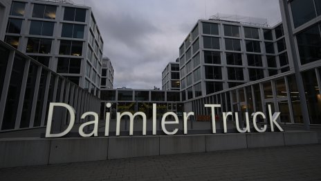 Daimler Truck свива целогодишните си насоки заради търговското напрежение