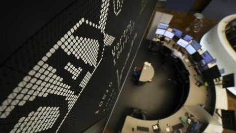 Европейските борси затвориха с понижения след порция корпоративни отчети