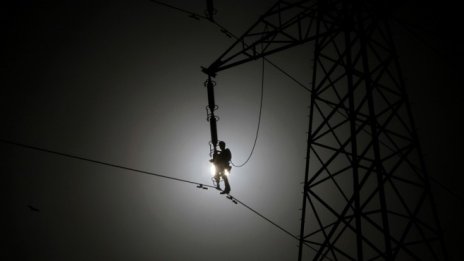 Обмислят се повече правомощия за КЕВР при енергийни сделки