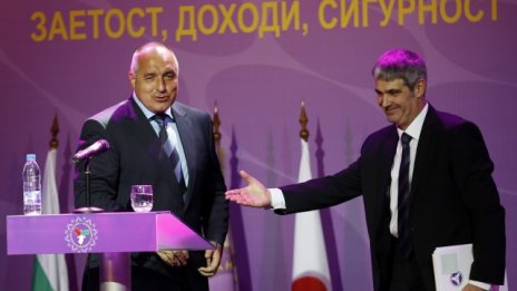 Борисов и Дянков обещаха по-високи доходи през 2013 г.