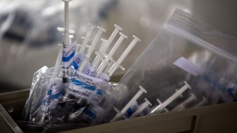 CDC: Близо един милион бустерни дози от COVID ваксини са поставени в САЩ