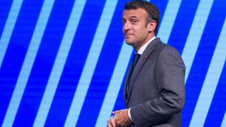 Макрон заложи на ваксинационните паспорти и спечели