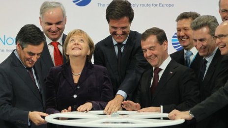 Дмитрий Медведев: САЩ от години опитват да "впият зъби" в европейската енергетика