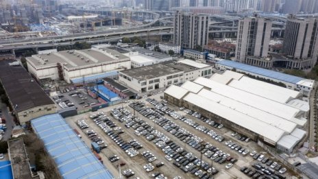 Продажбите на нови коли в Китай се свиват с над 10% през март