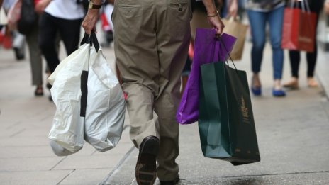 Продажбите на хранителни стоки във Великобритания с най-стръмния си спад от 3 г.