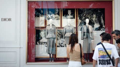 Търсенето на луксозни чанти и алкохол стимулира продажбите на LVMH