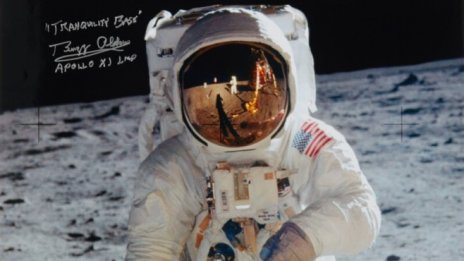 Яке на пътувал до Луната с Apollo 11 астронавт бе продадено за 2,8 млн. долара