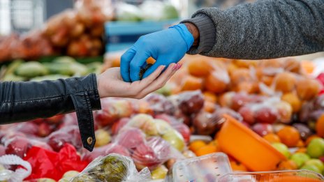 Инфлацията при храните във Великобритания се забавя за шести пореден месец