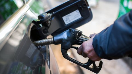 Продължаващите опасения за търсенето в Китай притискат цената на петрола*