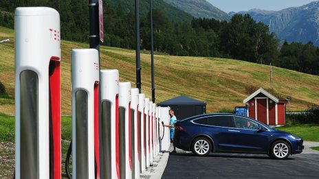 Делът на електромобилите в Норвегия вече достига 94% от общите продажби