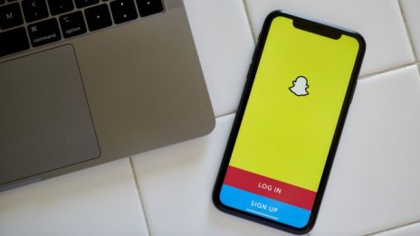 Snap се прицели в онлайн търговията с облекло