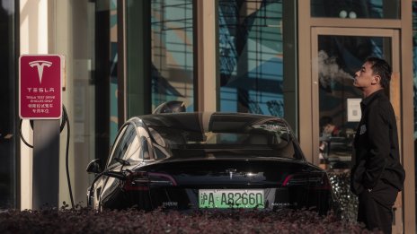 Завист заради отстъпката? Намалените цени на Tesla разгневиха китайци